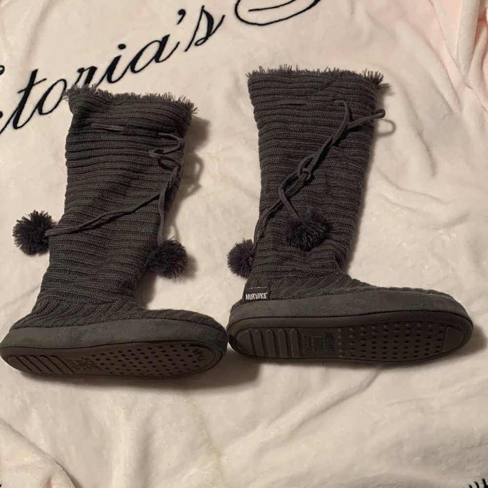 Muk luks sweater like boots size 6.5 7.5